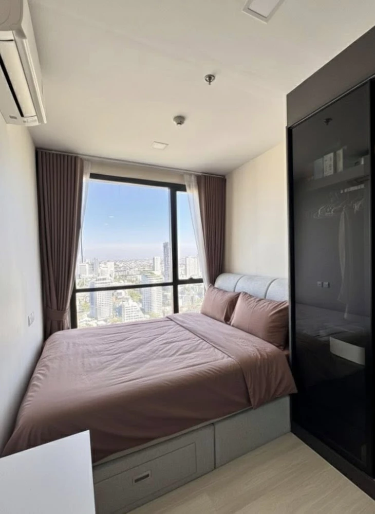 For rent: The Privacy Jatujak, a lovely room with a beautiful city view, high ceilings, airy, good location, fully furnished, reserve now!