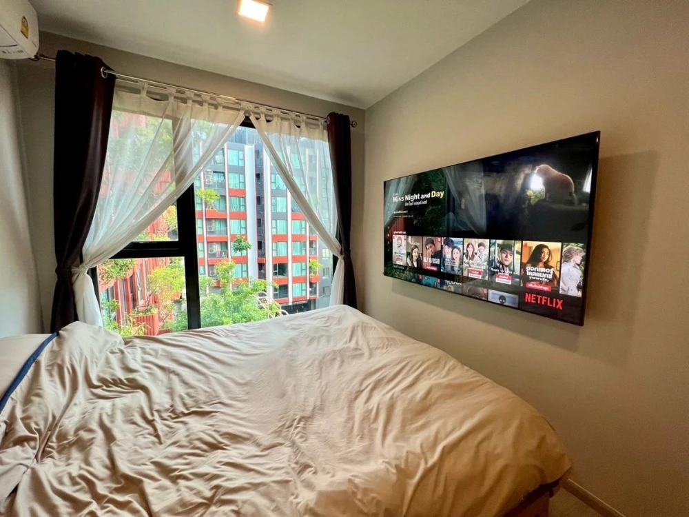 For rent: The Privacy S101, 5th floor, fully furnished, nice room, hurry and reserve now before it's gone.
