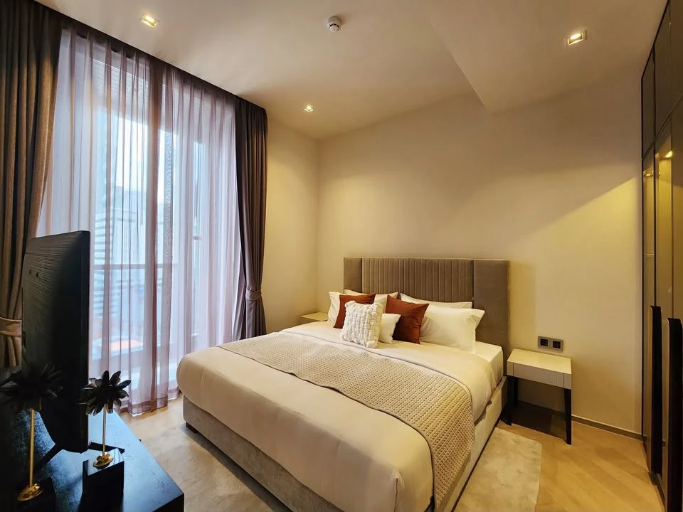 For rent: The Reserve Sathorn, beautiful room, spacious room, fully furnished, lots of usable space, move now, don't hesitate.