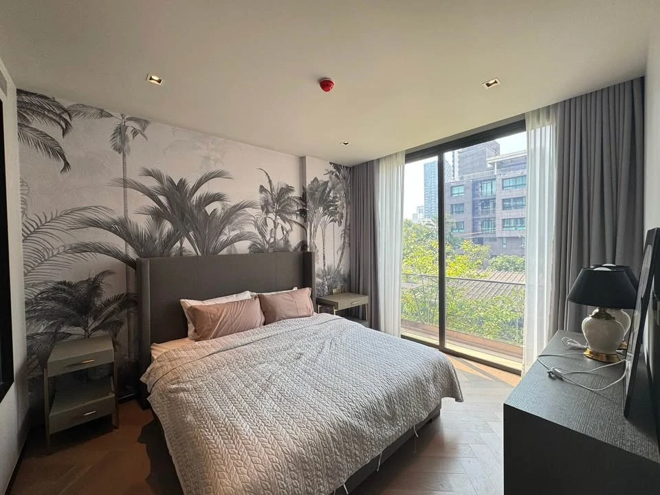 For rent: The Reserve 61 Hideaway, very large room with a long balcony along the width of the room, giving a 5-star resort-like hideaway atmosphere.