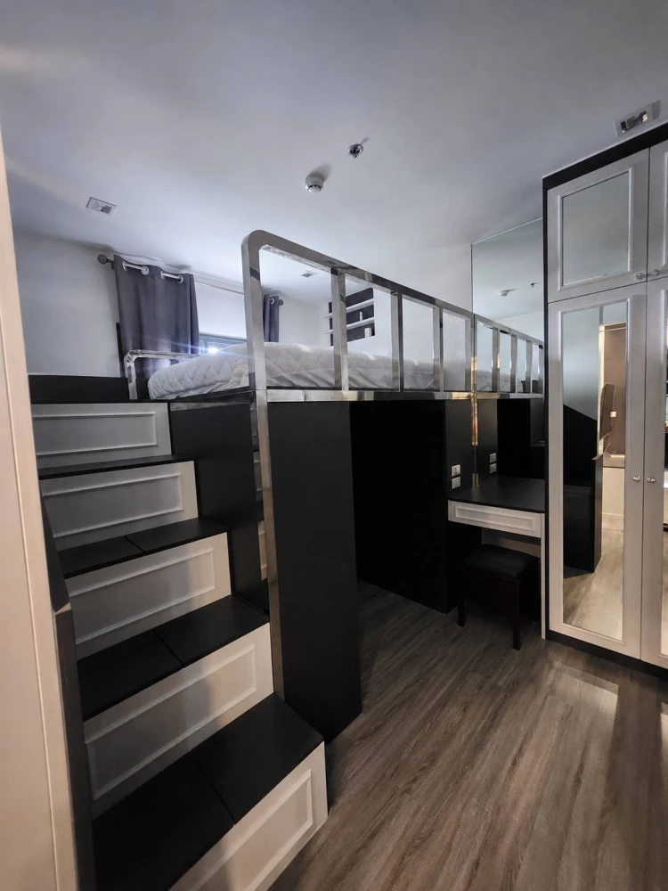For rent: The Rich Sathorn–Taksin, high floor unit, fully furnished. Book now before it's too late!!!