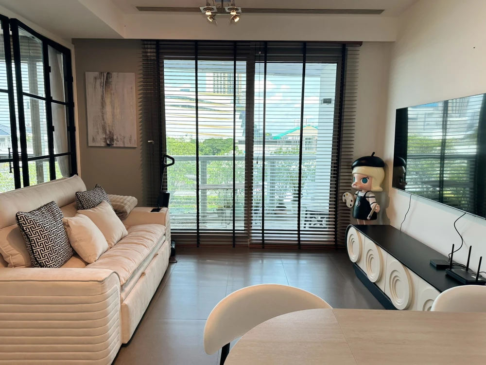 For rent: The River, spacious room, very comfortable, north-facing, fully furnished and equipped with appliances, ready to use.