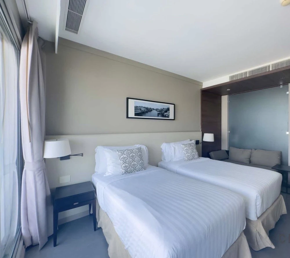 For rent: The River, 1 bedroom, 1 bathroom, spacious living area, fully furnished, beautiful view. Book now!