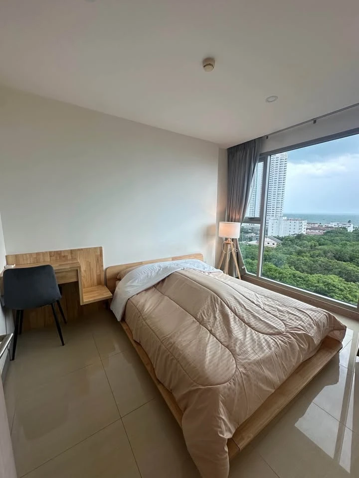 For rent: The Riviera Jomtien Pattaya. Lovely room, fully furnished, stunning sea view. Just bring your suitcase and move in!