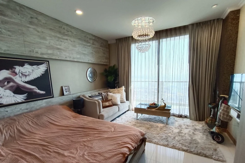 For rent: The Riviera Wong Amat Beach, north-facing room, good location, comes with complete facilities, don't miss it.