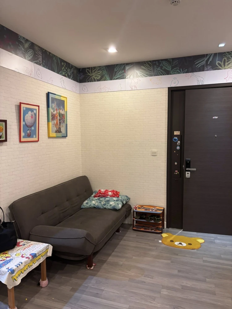 For rent: The Room Rama 4, 1 bedroom, 1 bathroom, spacious living area, fully furnished. Book now!