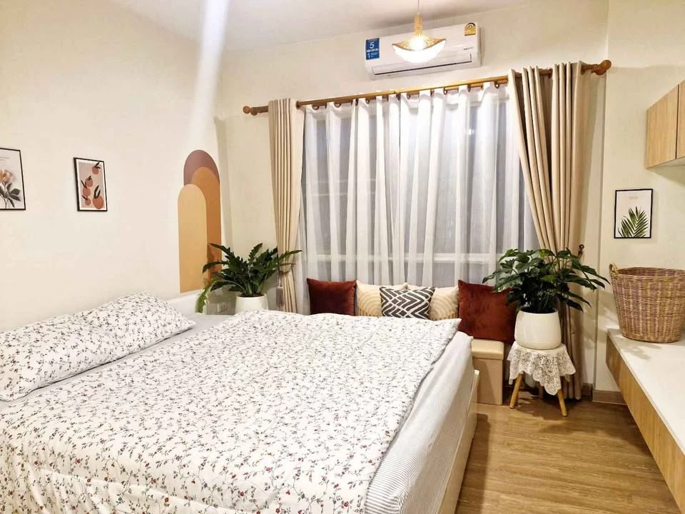 For rent: The Room Rathcada-Ladprao, spacious room, comfortable living, fully furnished, reserve now.