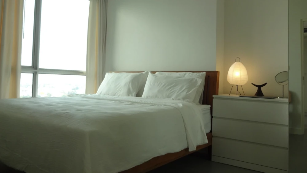 For rent: The Room Sathorn – Taksin. Ready to move in, fully furnished, high floor. Book now!