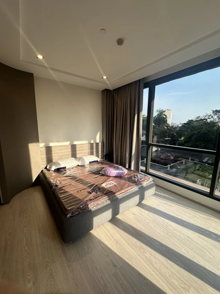 For rent: The Room Sukhumvit 38. Ready to move in. Spacious and comfortable room, perfect for families. Book now before it's too late!!!