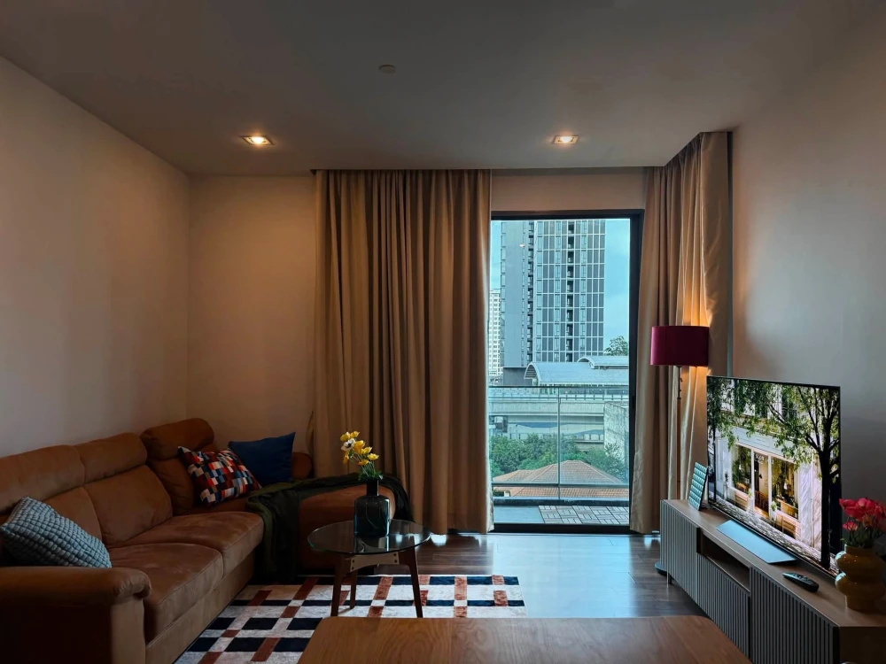 For rent: The Room Sukhumvit 62, 7th floor, city view, overlooking the BTS Skytrain. Fully furnished, ready to move in.