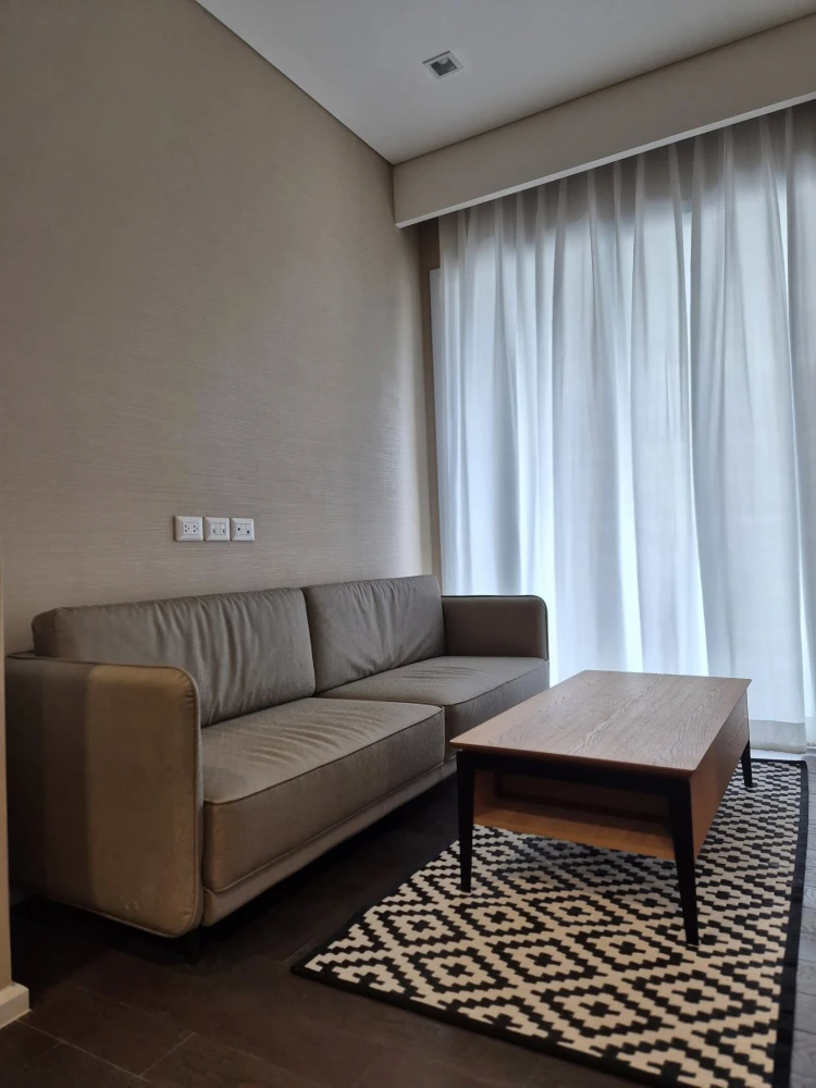 For rent: The Saint Residences, high floor, beautiful view, 2.9 meter high ceiling, airy, comfortable, hurry and reserve now!