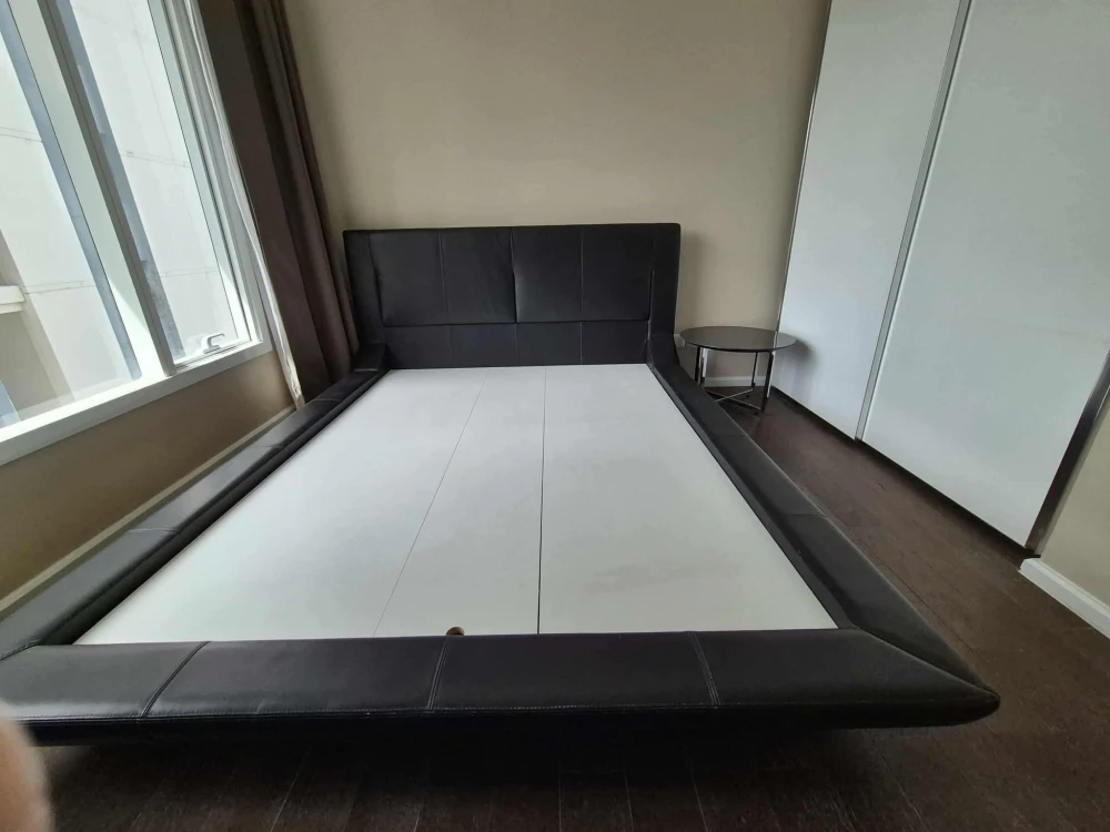 For rent: The Saint Residences, high floor (24th floor), full garden view, 2.9 meter high ceiling, airy, comfortable, reserve now.