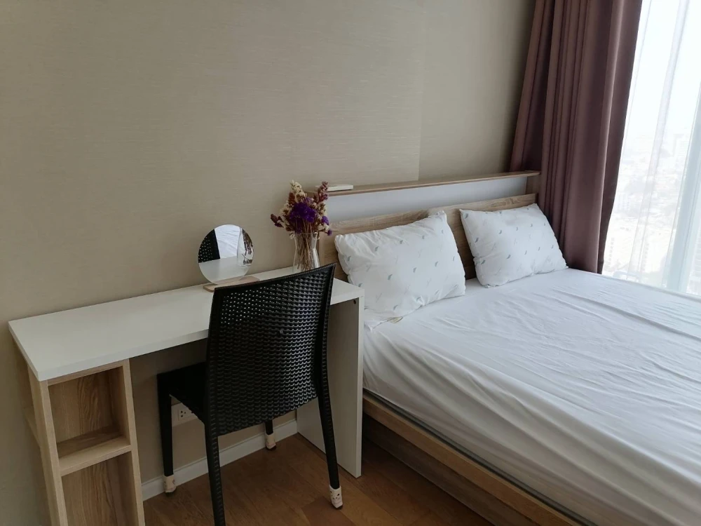 For rent: The Saint Residences, 28th floor, very high, great breeze, bright and comfortable room, worth living in, don't miss it.