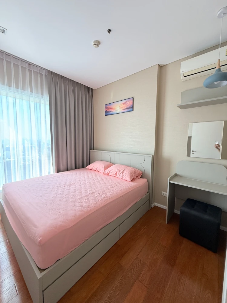For rent: The Saint Residences, 40th floor, city view, fully furnished. Book now! (Hurry!)