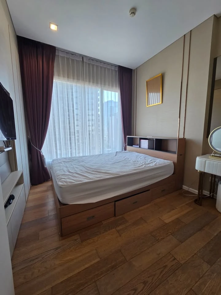 For rent: The Saint Residences, high floor room, fully furnished, spacious room, comfortable. Book now.
