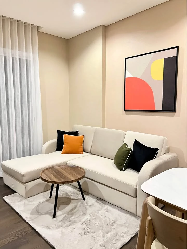 For rent: The Saint Residences, corner room with privacy, plenty of usable space, fully furnished, beautiful view, reserve now!