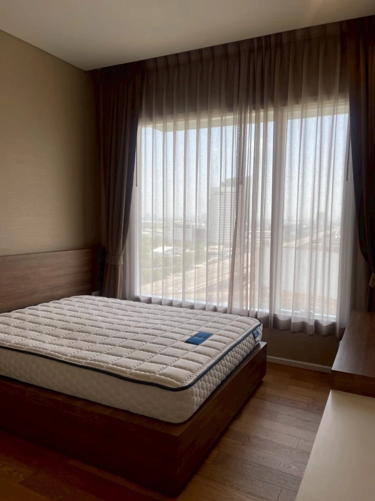 For rent: The Saint Residences, corner room, balcony facing the main road, view of the BTS. Book now and you won't be disappointed.