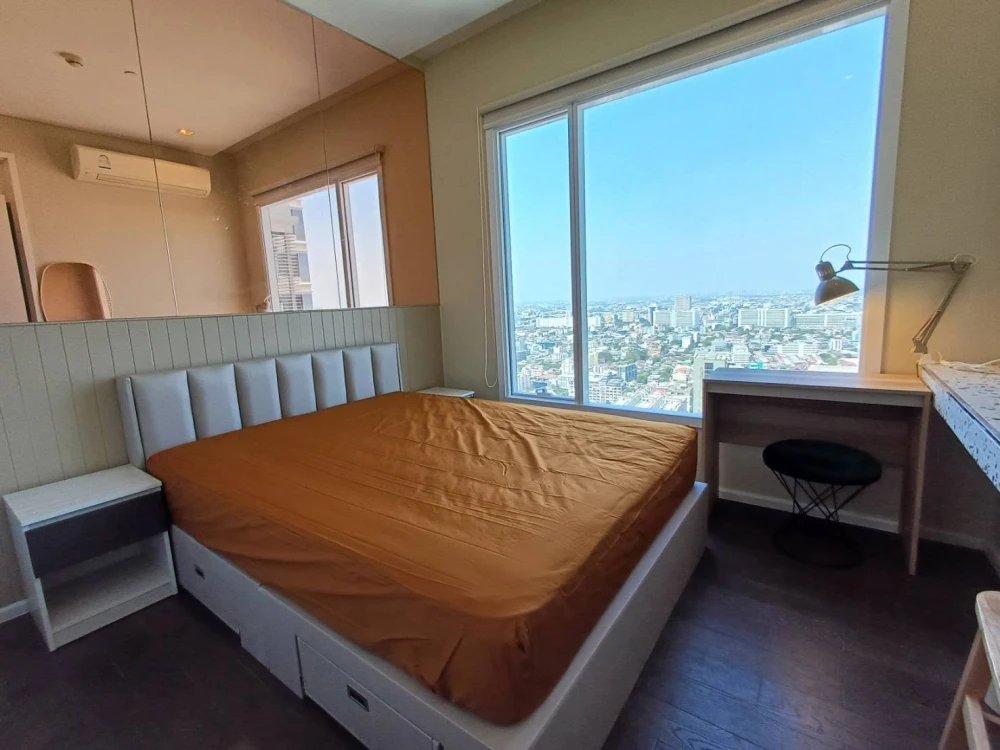 For rent: The Saint Residences, 2 bedrooms, 57 sq m, corner unit, quiet and peaceful, 34th floor, amazing view. Don't miss out!