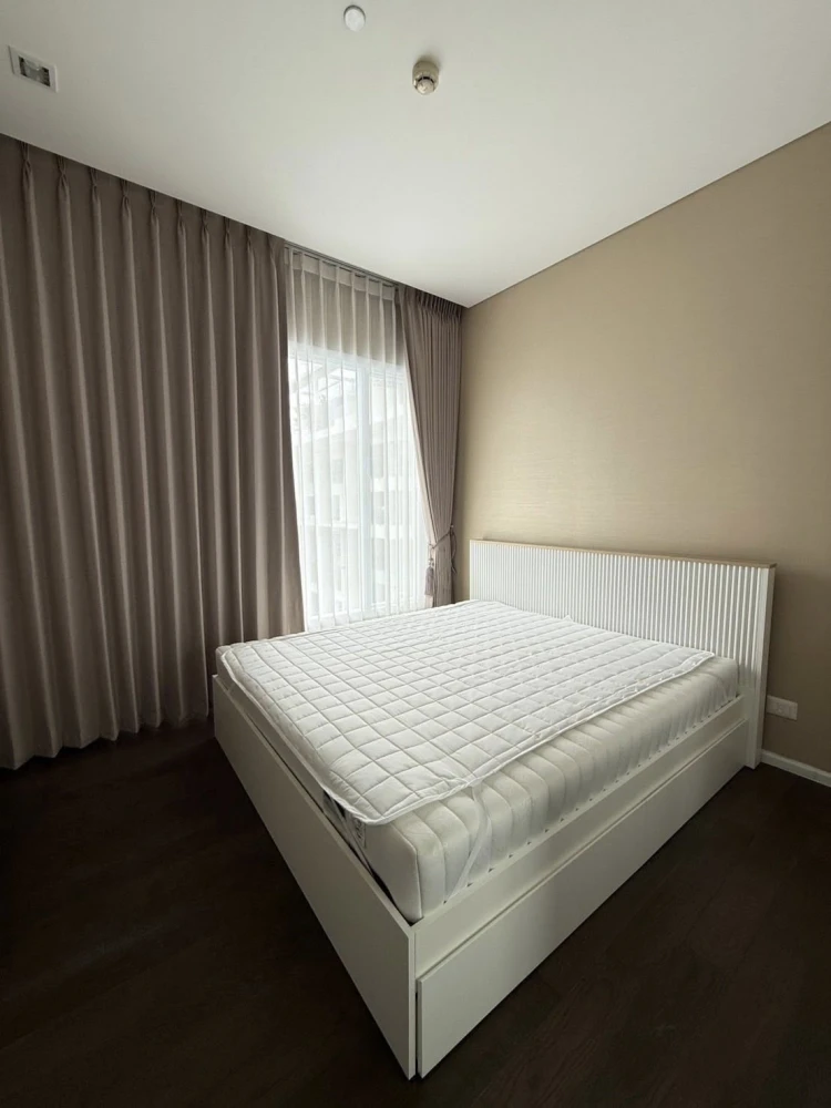 For rent: The Saint Residences, 2 bedrooms, high-quality built-in furniture, view of Chatuchak Park. Book now!