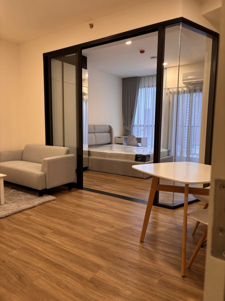 For rent: THE STAGE Mindscape Ratchada - Huai Khwang. Spacious room with ample usable space. Great location. Book now!