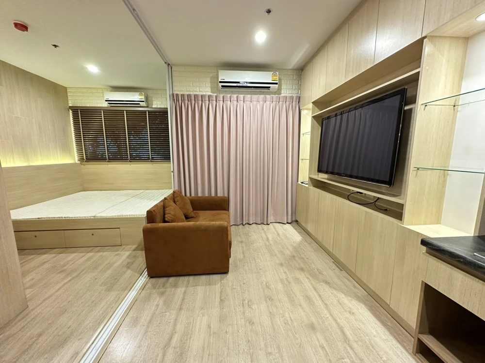 For rent: The Tempo Grand Sathorn-Wutthakat, north-facing, garden view, corner unit, very private, built-in furniture throughout the room + high-quali