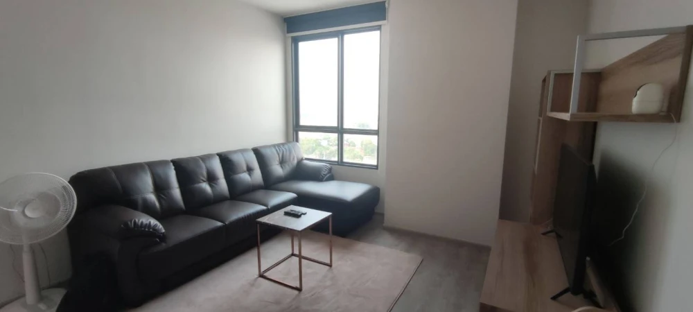 For rent: The Tree Charansanitwong 30. Very spacious room with lots of usable space. Book now to secure your unit!