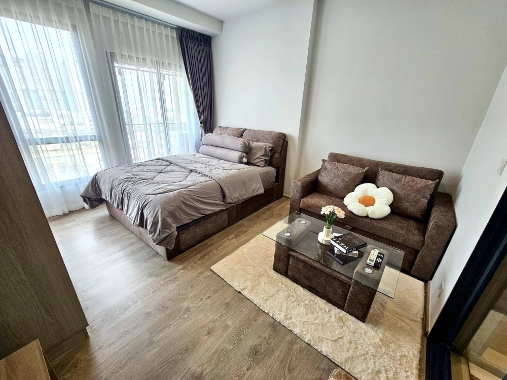 For rent: The Tree Pattanakarn – Ekkamai. Ready to move in, fully furnished. Book now, don't miss out!