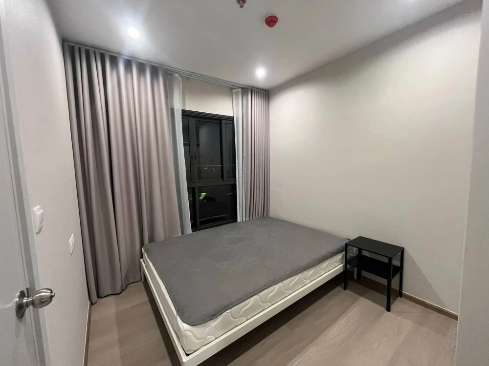 For rent: The Tree Hua Mak Interchange, 25th floor unit. Fully furnished, just bring your bags and move in!