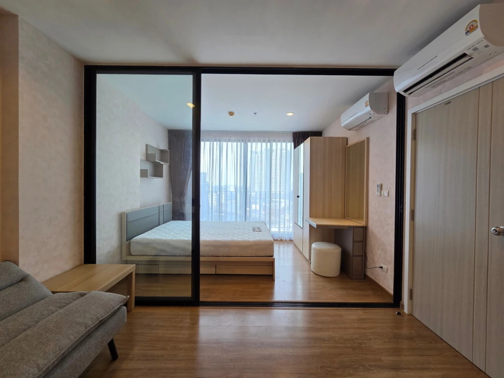 For rent: The Tree Interchange, 11th floor, fully furnished unit. Just bring your suitcase and move in! Book now!