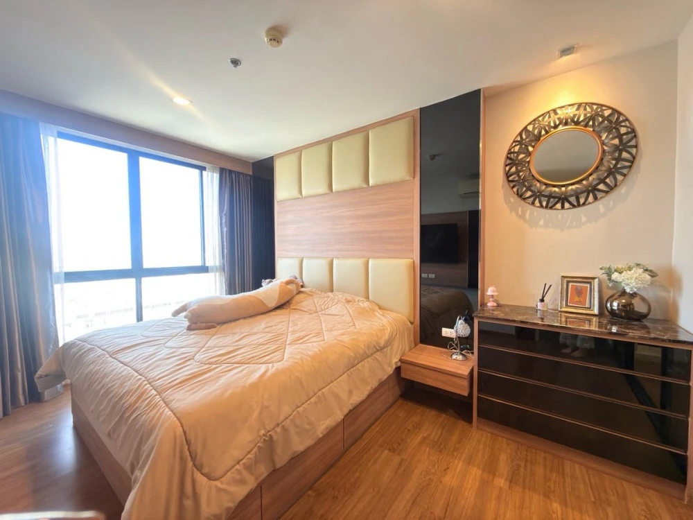 For rent: The Tree Interchange, spacious room, ready to move in. Fully furnished with built-in furniture and all appliances included. Book now!