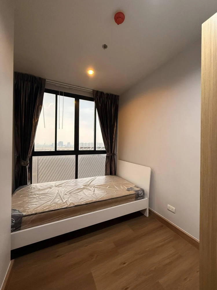 For rent: The Tree Interchange, 2 bedrooms, spacious living area, great location, with walk-in closet. Book now!