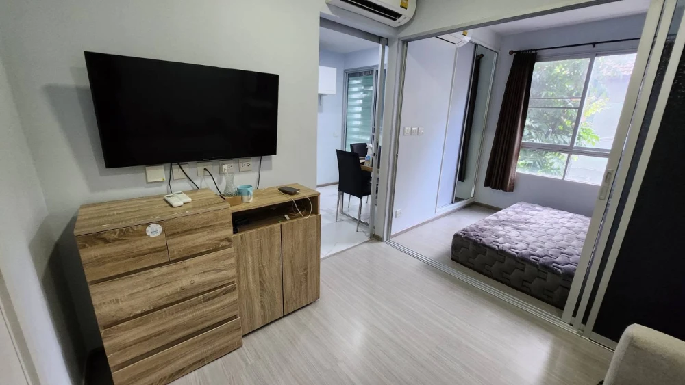 For rent: The Tree Ladprao 15. Spacious, well-partitioned rooms. Fully furnished with appliances. Don't miss out!