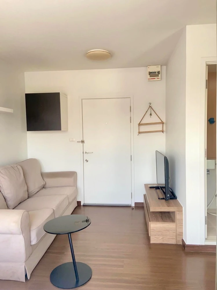 For rent: The Trust Condo Amata - Chonburi, 6th floor, fully furnished, nice to live in, interested, reserve now, don't delay.