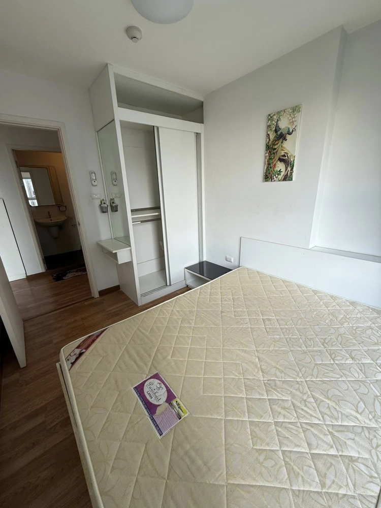 For rent: The Trust Condo Ngamwongwan. A lovely, spacious, and fully furnished room. Book now!