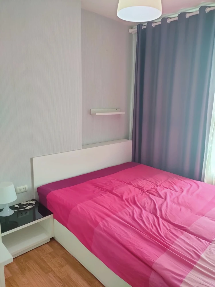 For rent: The Trust Condo Ngamwongwan, 1 bedroom, 1 bathroom, good location, fully equipped with amenities. Don't miss out on this great deal!