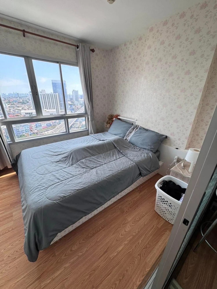 For rent: The Trust Residence Pinklao, high floor unit, fully furnished, affordable price. Book now!