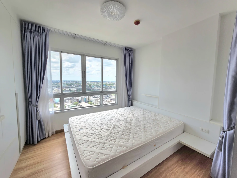 For rent: The Trust Residence Pinklao. A comfortable room in a great location, fully furnished. Don't miss out!