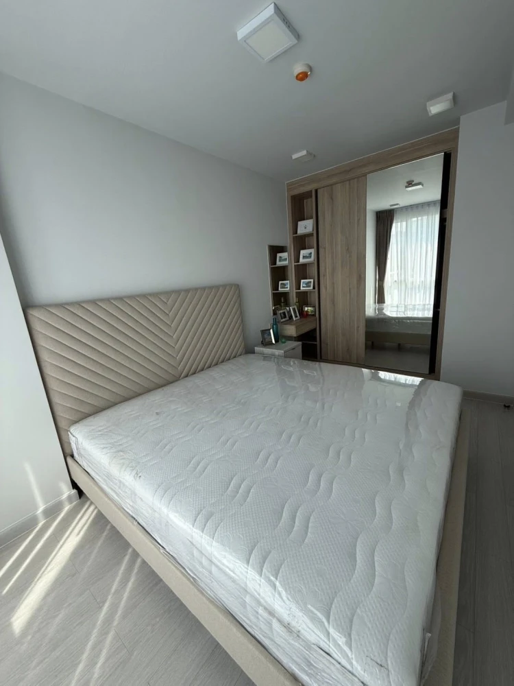 For rent: The Ville Express Ratchayothin, 1 bedroom, 4th floor. Great location, convenient transportation. Book now!