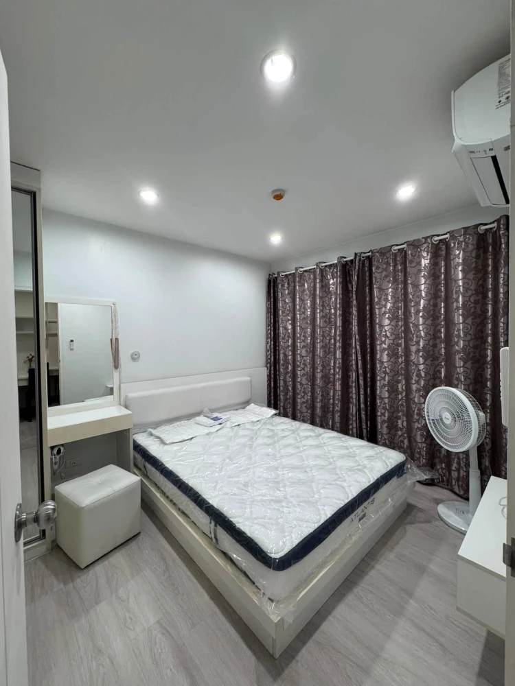 Condo for rent at The Viva Condo Sathorn-Taksin. The unit features built-in furniture and comes fully furnished. Located in a quiet, peaceful environm