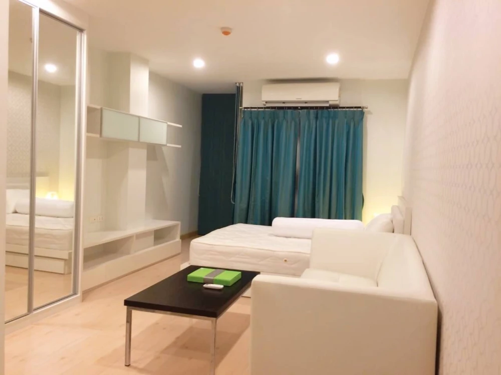 For rent: The Viva Condo Sathorn-Taksin, decorated in a comfortable white tone, with built-in furniture, book now!