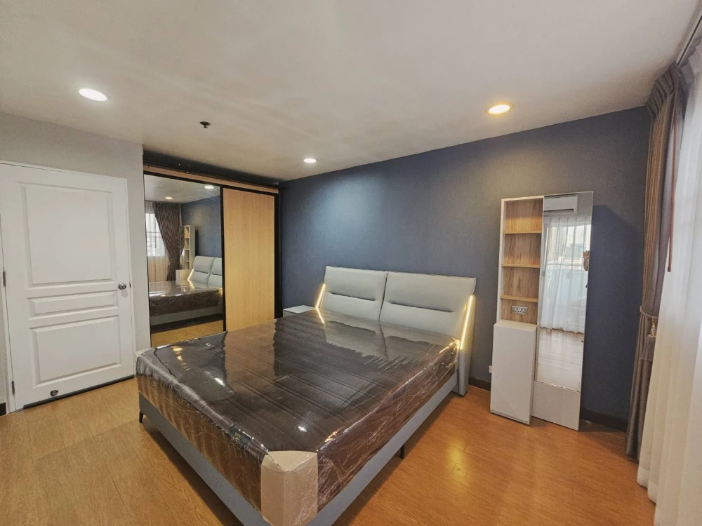 For sale/rent: The Waterford Diamond Sukhumvit 30/1. Spacious unit with ample living space. Convenient and complete amenities. Book now, don't wait!