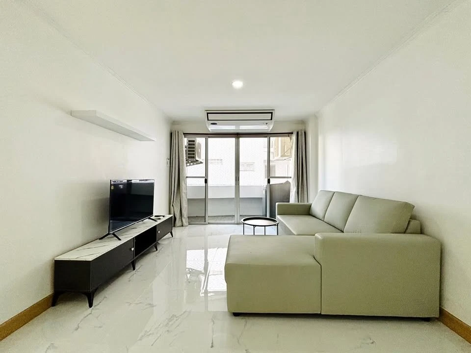 For rent: The Waterford Rama 4, 4th floor, fully furnished, ready to move in. Reserve now, hurry!