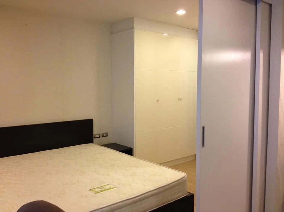 Tree Condo Ekamai for rent. Ready to move in, fully furnished, spacious and comfortable room. Book now!