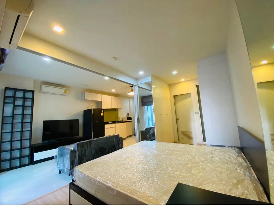 For rent: Tree Condo Ekamai (Sukhumvit 40), fully furnished and ready to move in. Includes plenty of built-in furniture. Just bring your personal belo