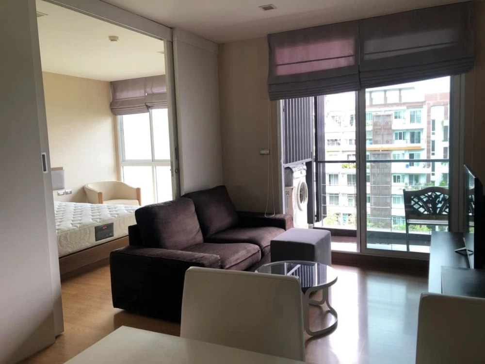 For rent: Tree Condo Luxe Sukhumvit 52, 7th floor, 1 bedroom, quiet atmosphere, good view, fully furnished, book first, get first.
