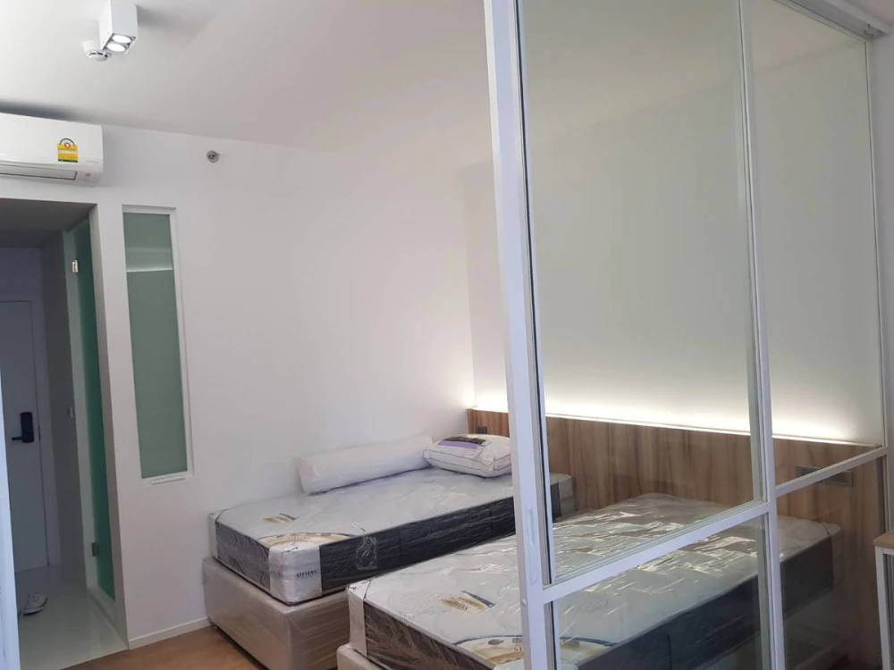 For rent Triple Y Residence, a nice room with complete decorations. Book now, don't wait.