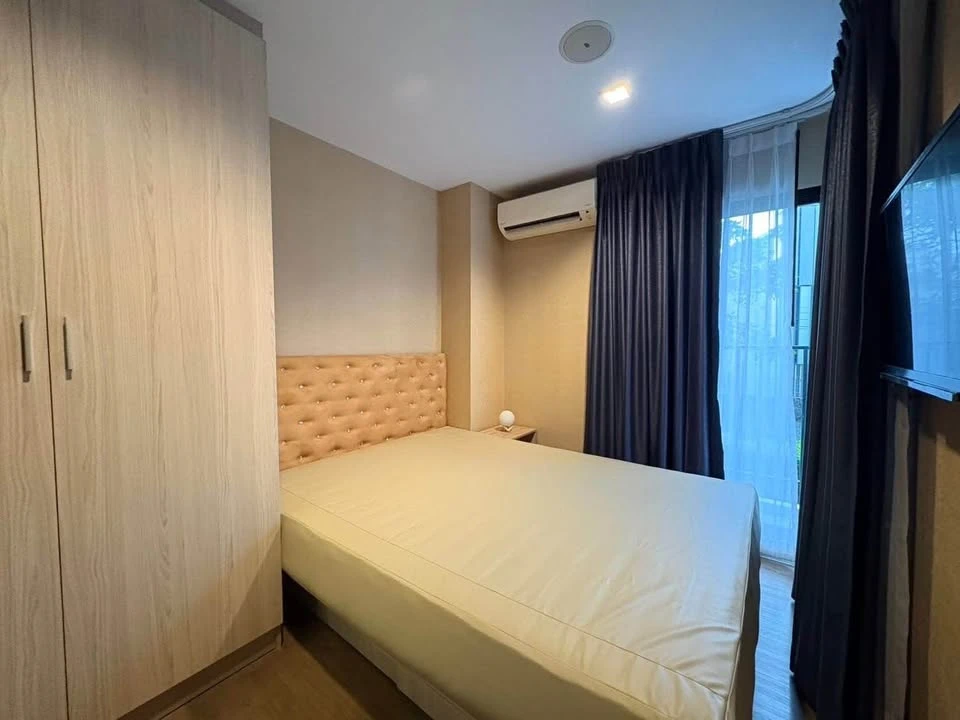 For rent: Tropicana BTS Erawan, corner unit offering privacy, at an affordable price. You definitely don't want to miss this opportunity!