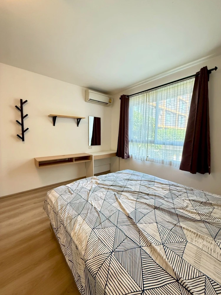 Spacious rooms for rent at U Campus Rangsit-Muangake, with plenty of usable space and a beautiful swimming pool view. Great location! Book now!