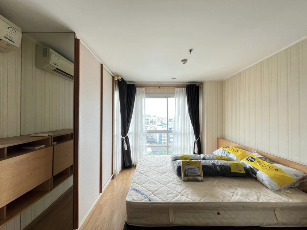For rent: U Delight @ Huaykwang Station, 10th floor room, beautiful view, nice wallpaper, full facilities, don't miss it!