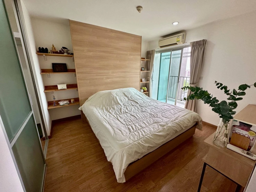 For rent: U Delight @ Jatujak Station, corner unit with 2 balconies, pool view from every room, fully furnished, ready to move in.